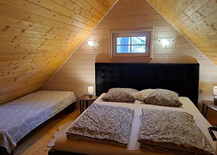 Black&white-cherry אכסניה *